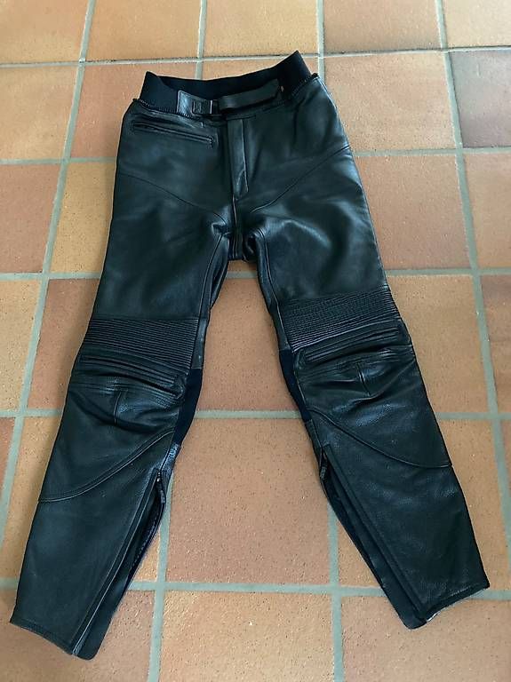 Hosen: IXS Motorrad Hose Leder gr.50 – Gebraucht aus Hombrechtikon von 2Pinienkerne