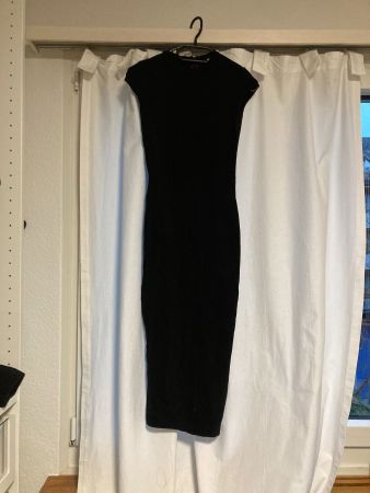Enges schwarzes Kleid von H&M