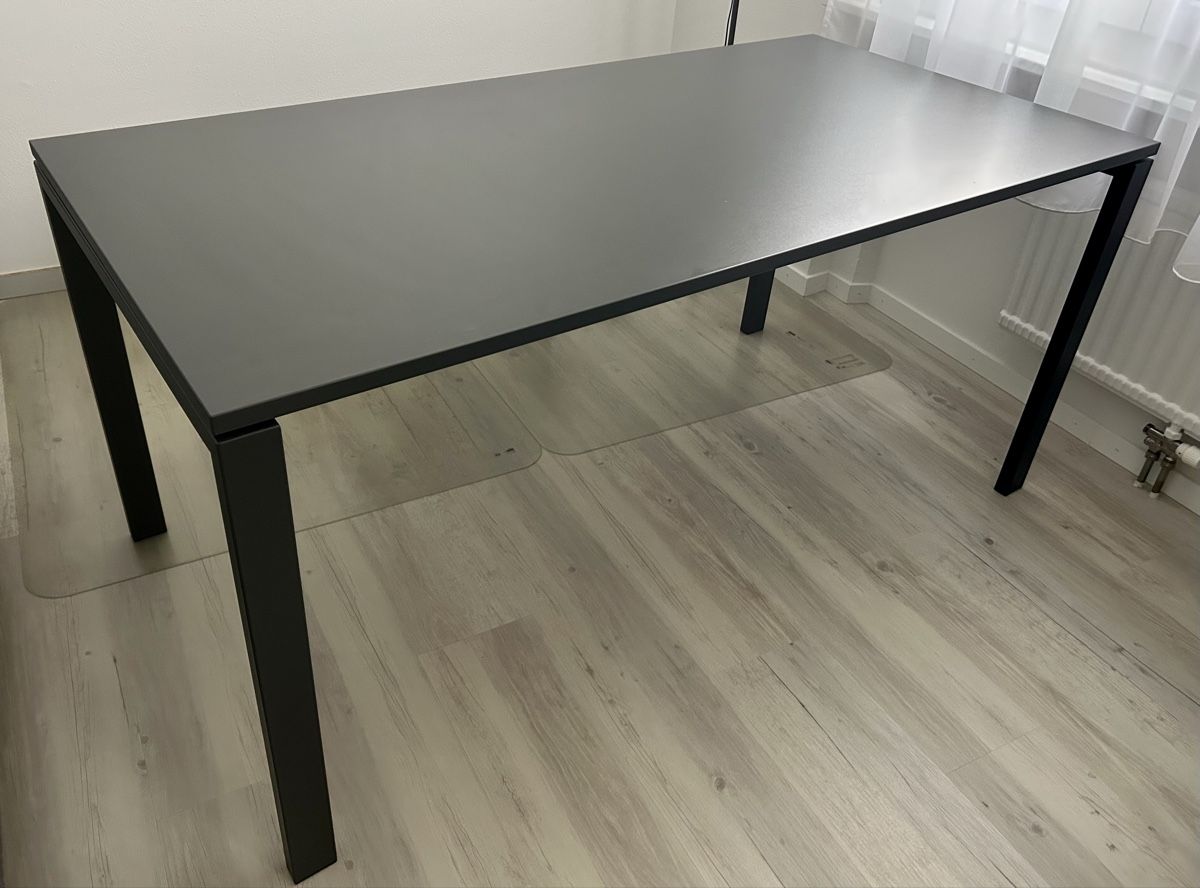 Pfister Tische: Table métallique – Gebraucht aus Genthod von daz_world