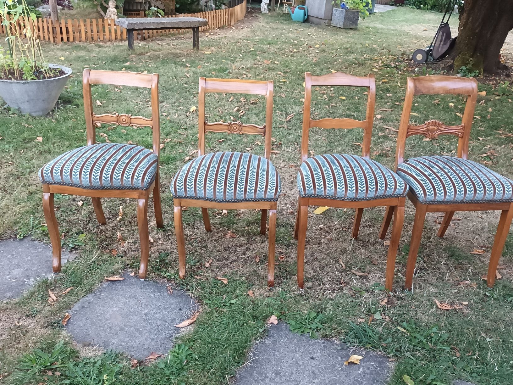Sedie: 4 Biedermeier Stühle Nussbaum – Usato da sursee venduto da pasuro