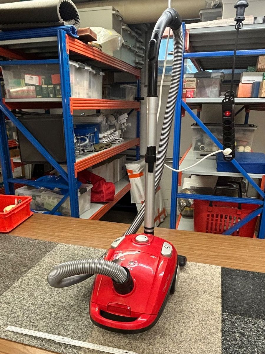 Trisa Aspirapolveri & Accessori: Staubsauger Trisa Model T 6683 Rot – Usato da Malters venduto da DPHandel 2