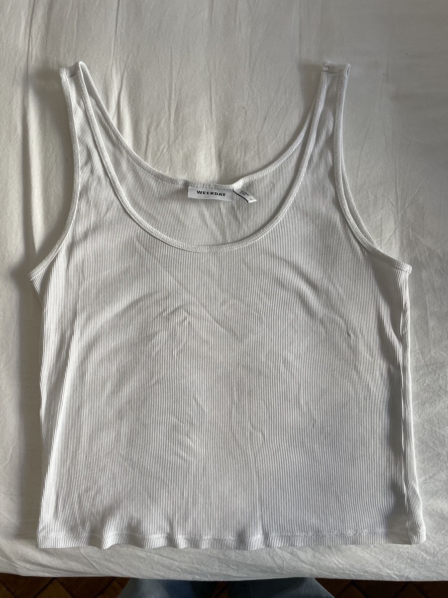 Weekday Tops: weisses Tanktop Weekday – Gebraucht aus St. Gallen von msc_23 1