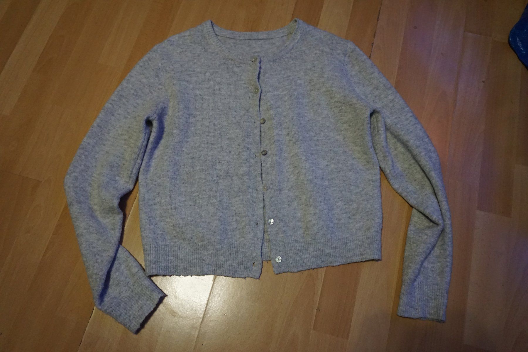Jacken: Hellgraue Strickjacke, ca. Grösse M – Gebraucht aus Zürich von einalemjena