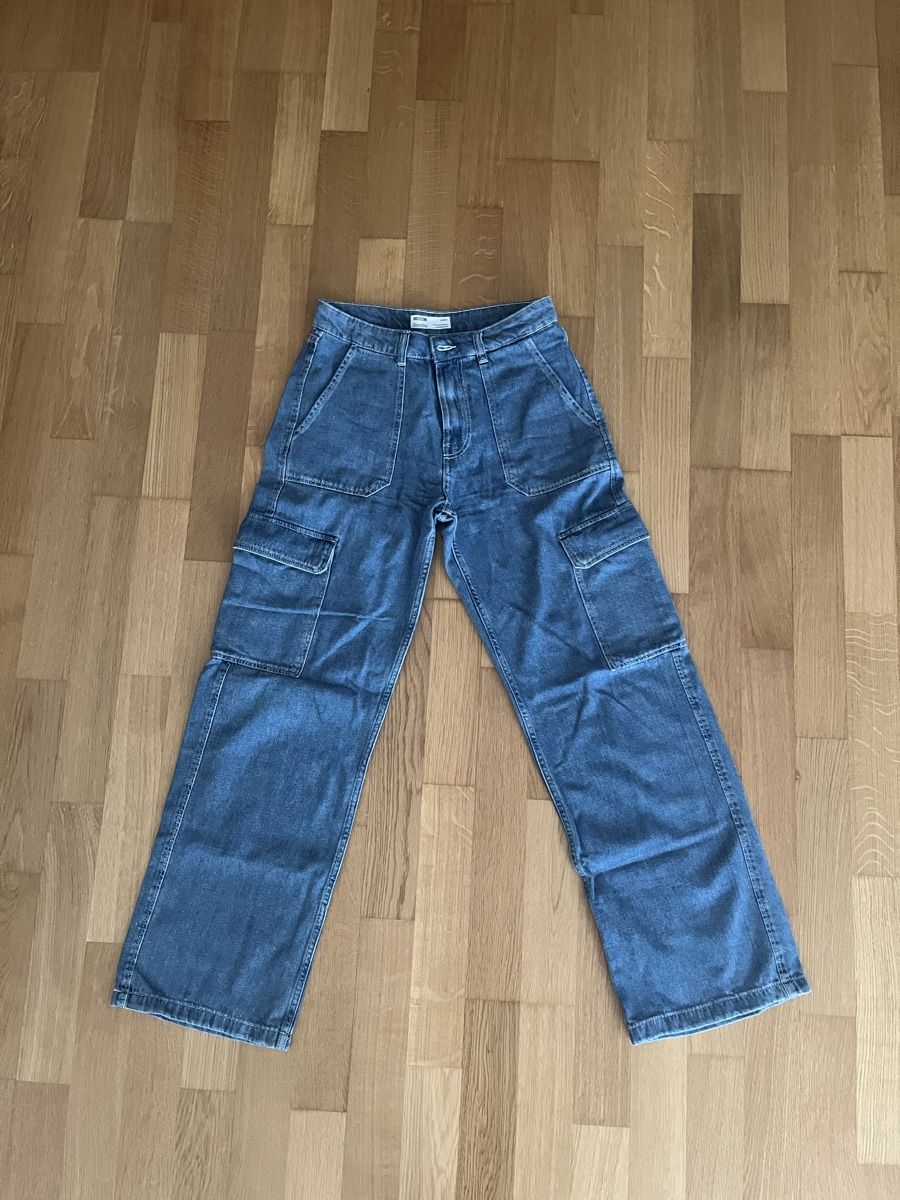 Bershka Jeans: Damen Jeans Cargo Bershka – Usato da Naters venduto da mar_fp7t