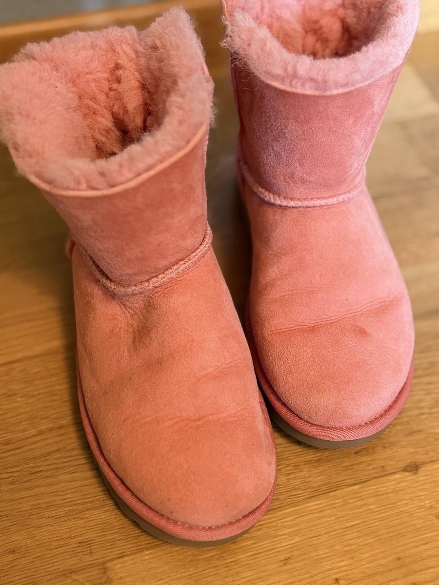 Ugg Scarpe da donna: UGG Boots mit Schleife, Grösse 37 – Nuovo (secondo la descrizione) da Winterthur venduto da m.ro. 3