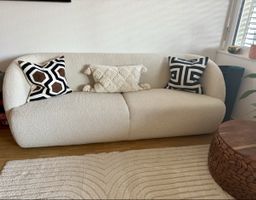 Gemütliches Sofa, Bouclé Stoff, neuwertig, Top Zustand!