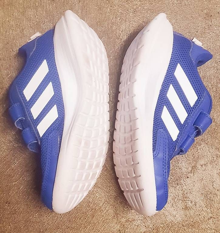 Adidas Schuhe für Jungen: Scarpe Adidas n. 32 – Gebraucht aus Tesserete von bab_7ztk