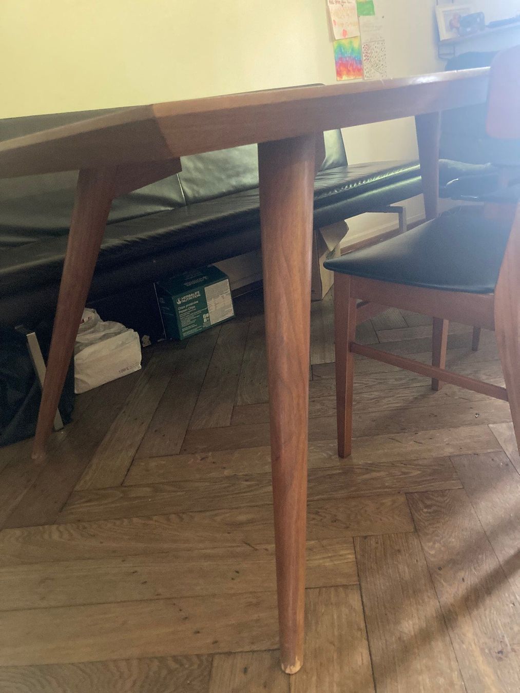 Tables: Massiver Esstisch aus Echtholz, Mid-Century. – D'occasion à basel par amrta 1