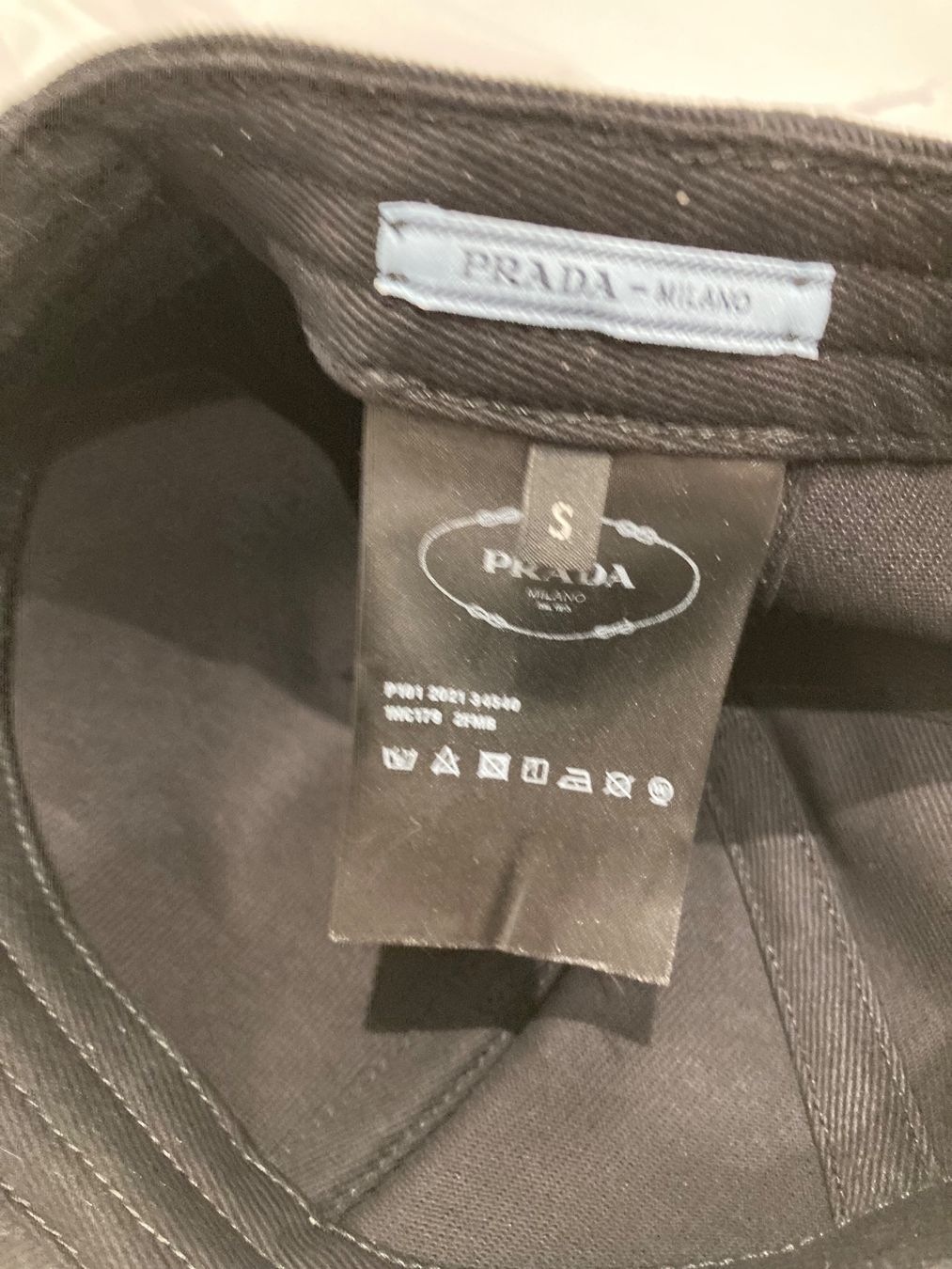 Prada Copricapi, berretti & cappellini: Prada hut 57 – Usato da Paradiso venduto da Kayakara 9