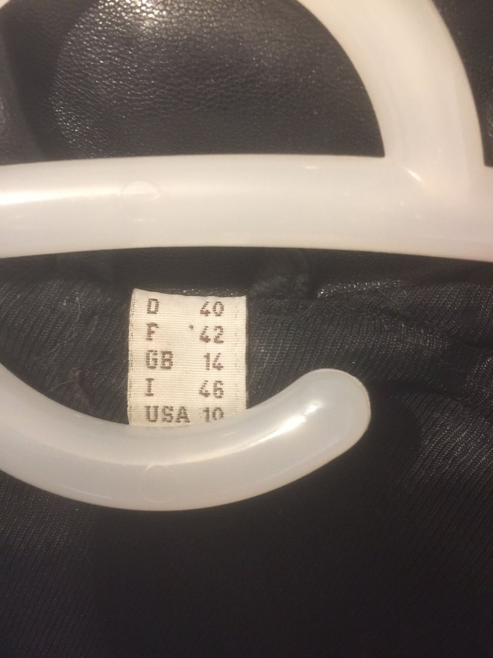 Cappotti: schöne Lederjacke/ Mantel schwarz Gr. 40 – Usato da Bolligen venduto da Astrophysiker06 8