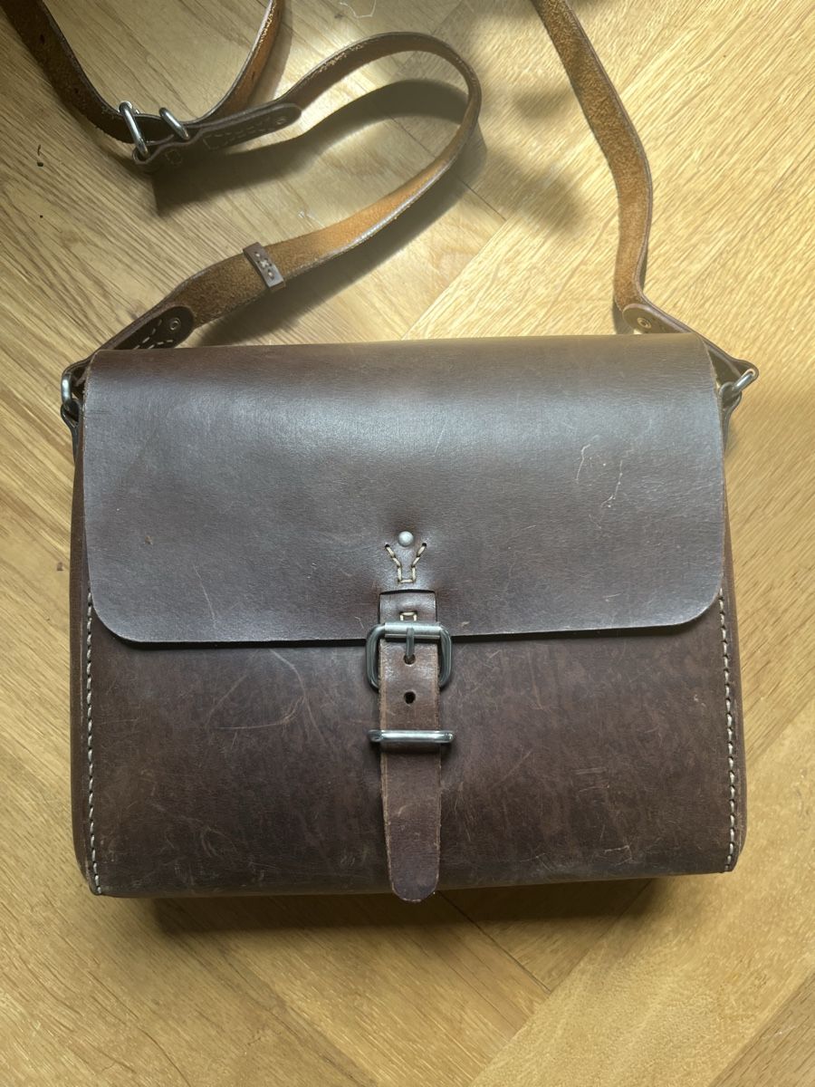Taschen: Umhängetasche Leder | The Loyal Workshop – Gebraucht aus Zürich von johash