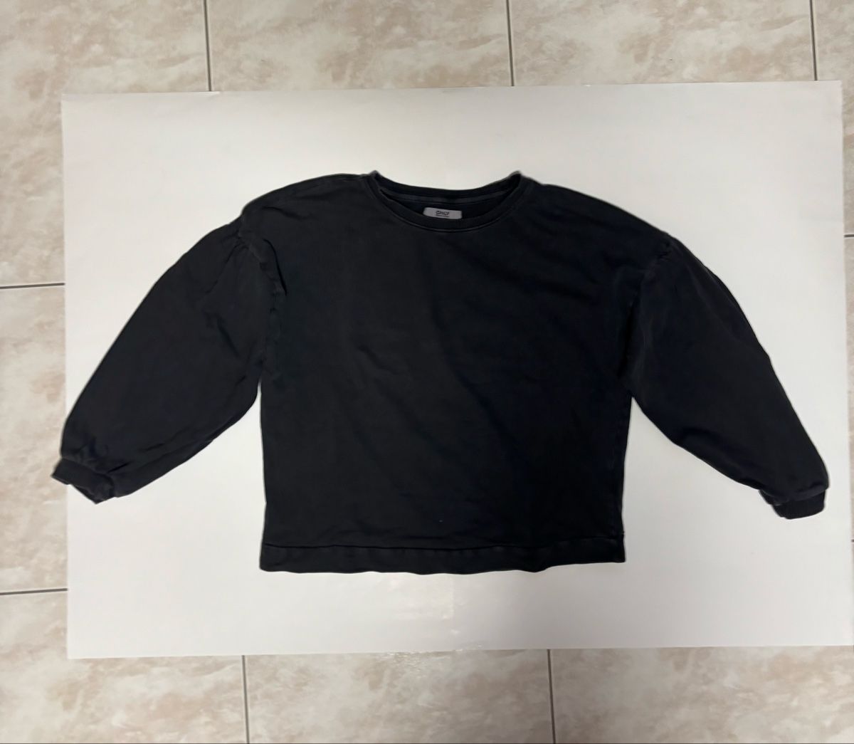 Only Pullover & Sweatshirts: Schwarzer Only Pullover – Gebraucht aus Uster von oranger_pulli