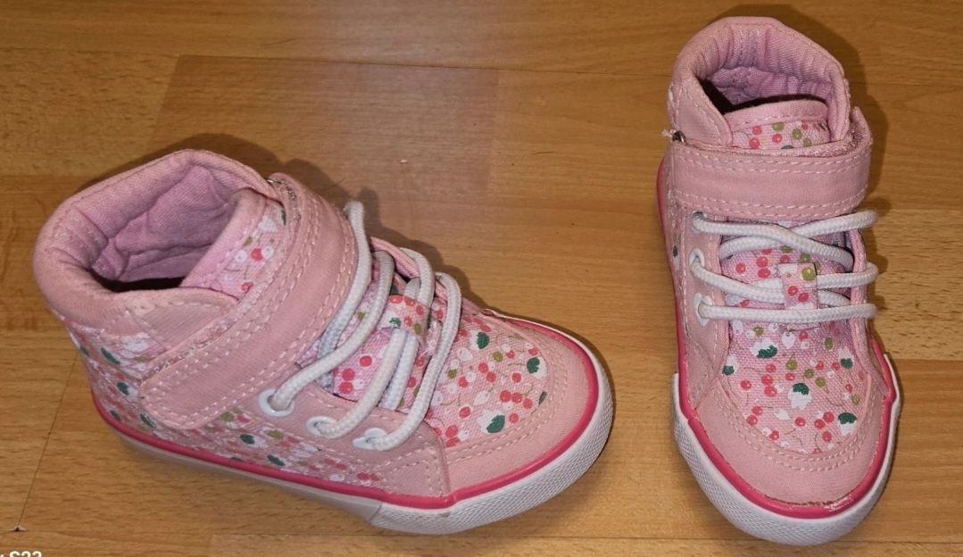 Scarpe per ragazze: Rosa Kinderschuhe mit Blumenmuster, Grösse 22 – Usato da Seuzach venduto da mar_8tfs 1
