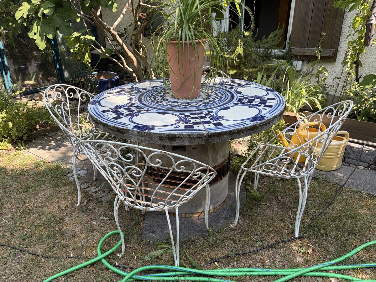 Tavoli: Gartentisch rund Keramikplatte mit Betonfuss gebraucht – Usato da Regensdorf venduto da Nessi1974 1