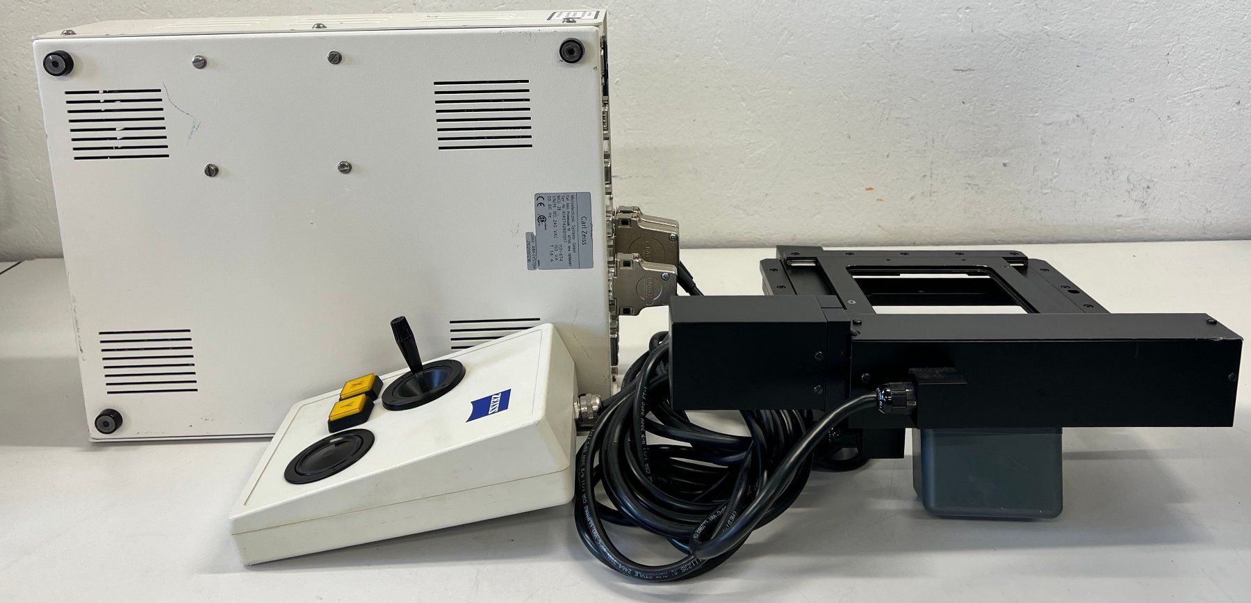 Accessori da laboratorio: Zeiss MCU 28 X/Y Stage Controller mit Stage und Joystick – Usato da Niederdorf venduto da LeptonAG_Labor 3
