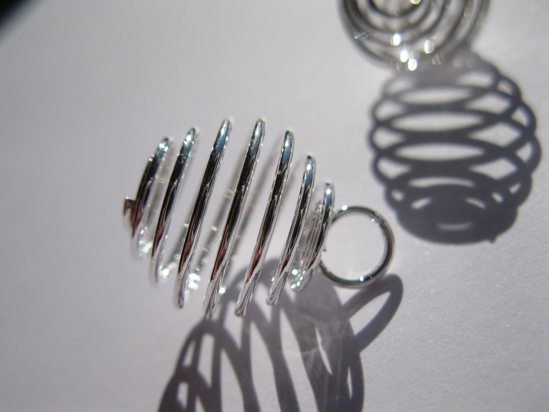 Perle (finte): 5 Metallperlen Spirale, versilbert 15x20 – Nuovo e nell'imballaggio originale da St. Margarethen TG venduto da LuanaKa