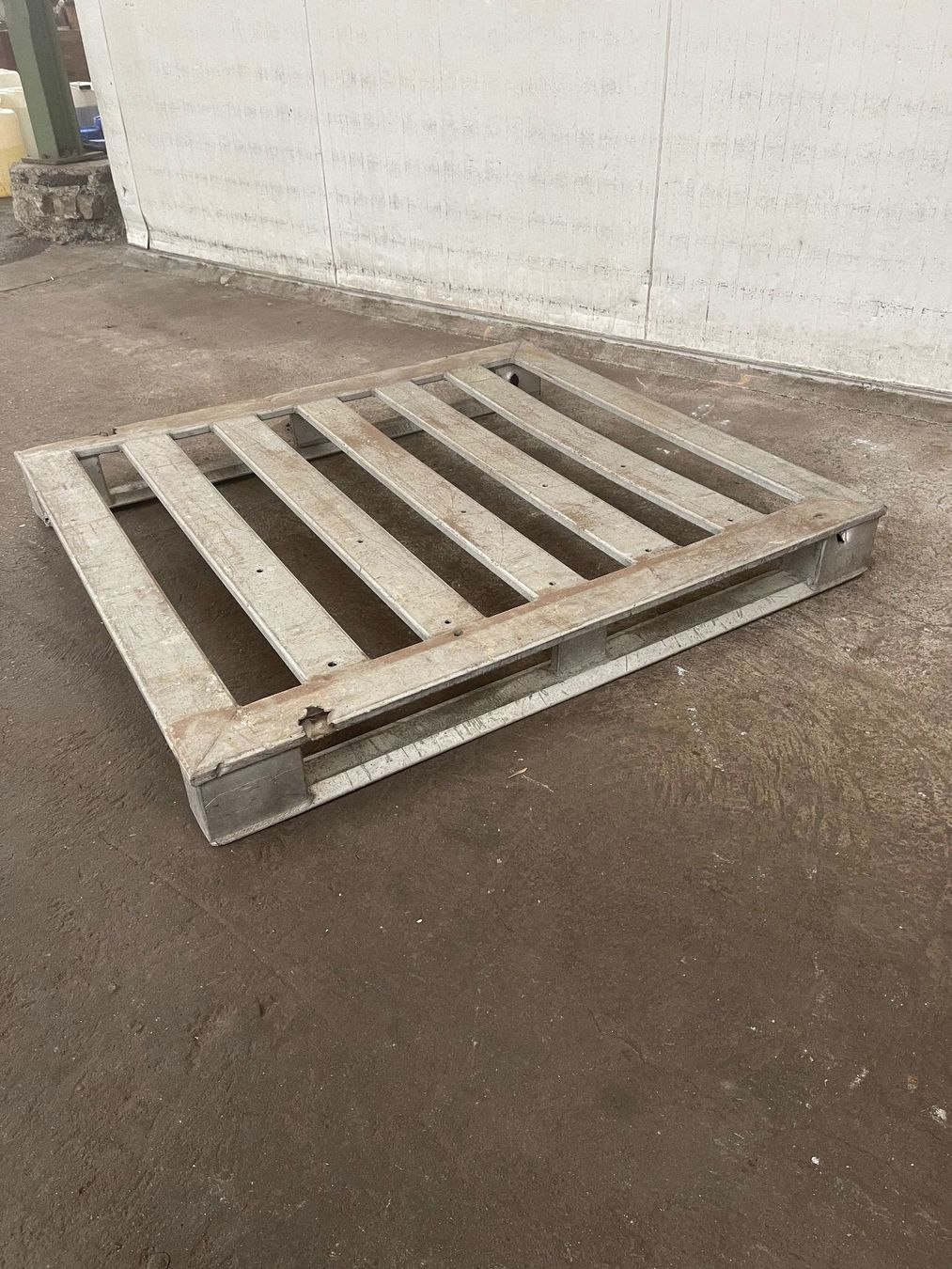 Pallets: Aluminium - Flachpallete – Usato da Herisau venduto da nat_7kdk 7