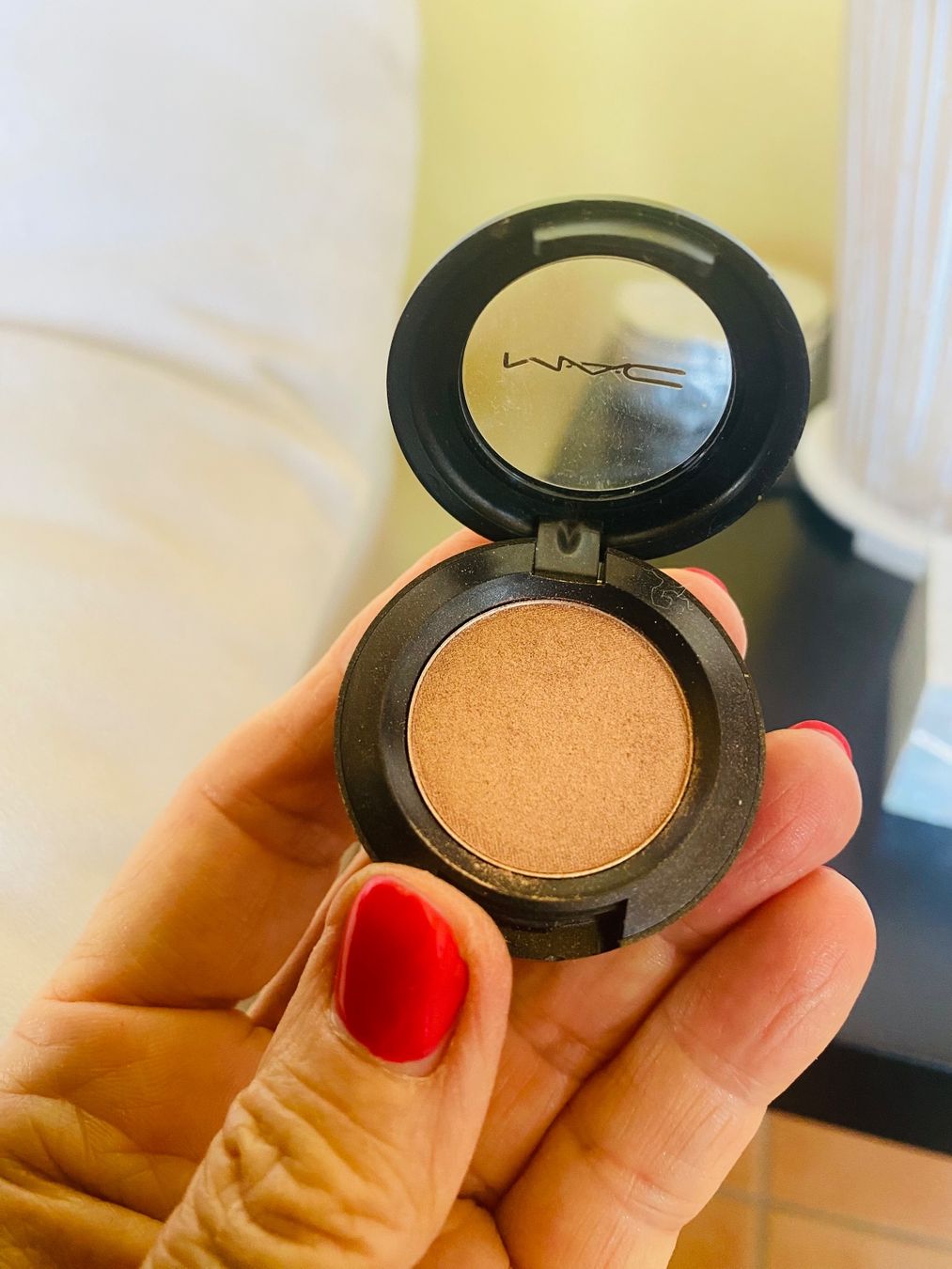 Make-up: MAC eye Shadow beige scintillant – Nuovo (secondo la descrizione) da Belmont-sur-Lausanne venduto da chu_vxf5 1