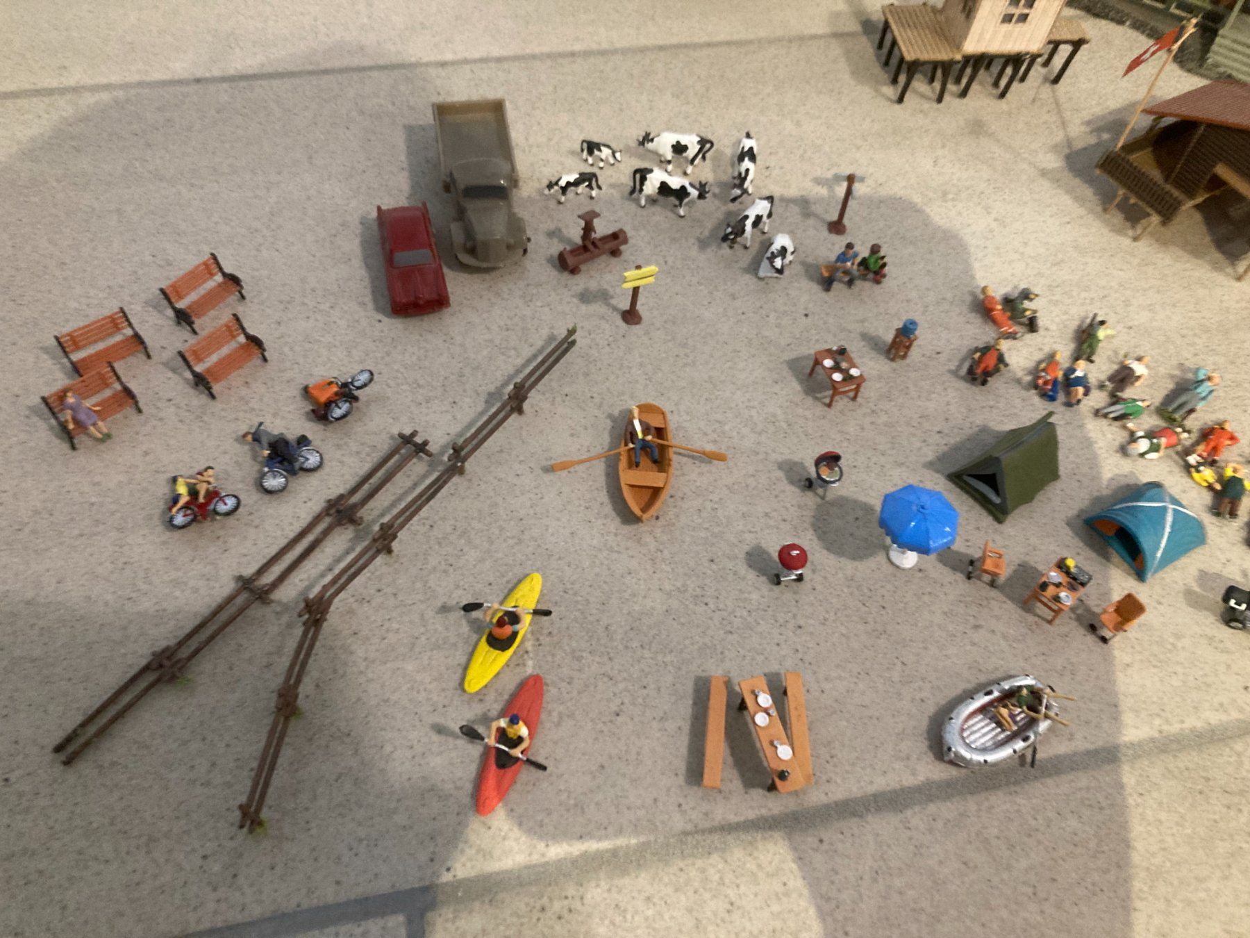 Modelleisenbahnen: Modelleisenbahn H0: Gebäude und viel Zubehör – Gebraucht aus Otelfingen von mos_x8x2 6