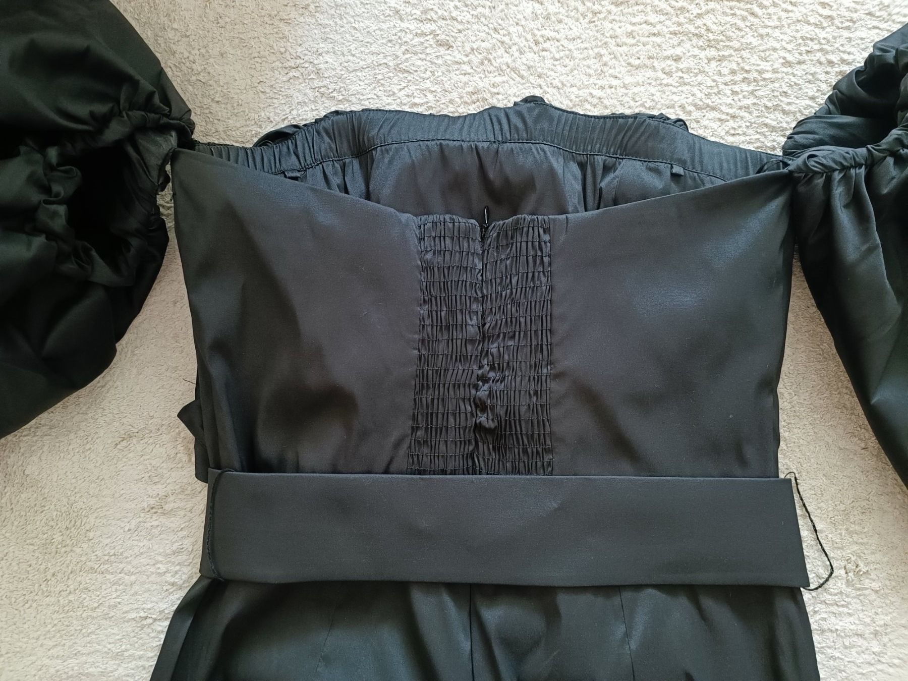 Zara Tute: Schwarzer Rüschenoverall von Zara. Größe XL – Nuovo (secondo la descrizione) da Wallisellen venduto da C_DM 8