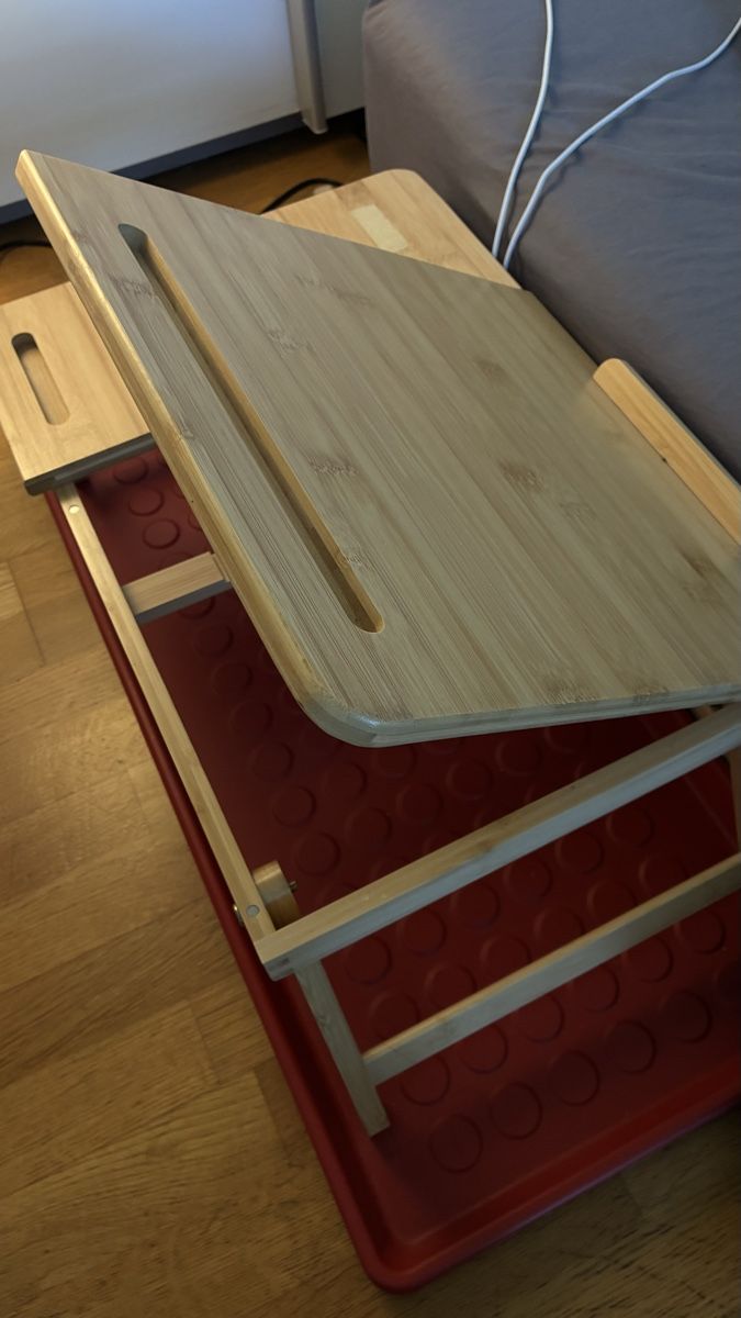 Tables: Reading table on bed – D'occasion à Zürich par zyh_m86p