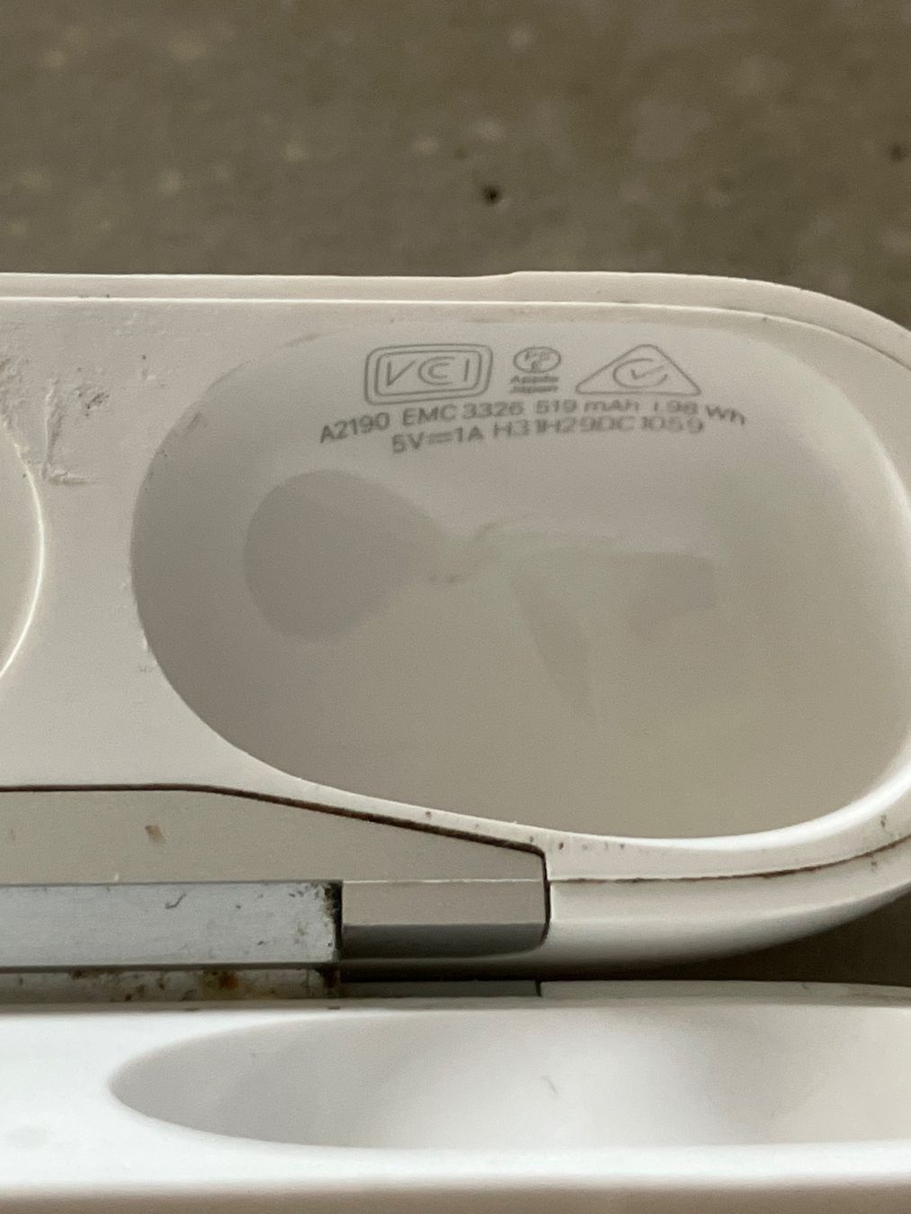 Apple Cuffie: Apple AirPods Pro 1 Charging Case – Usato da Lausanne venduto da mr.v 4