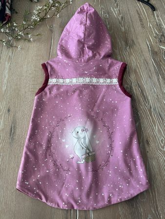 Mädchen-Gilet Gr. 110 handmade mit Kapuze rosa Motiv 💕