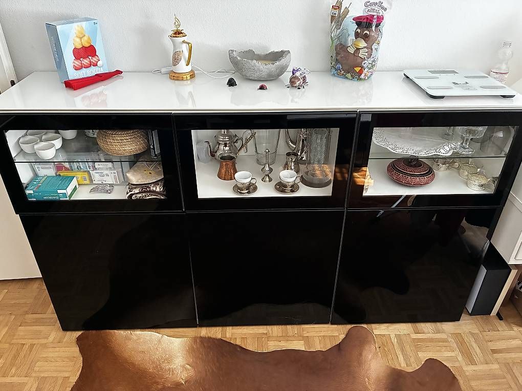 Ikea Commodes: Ikea BESTA Sideboard – D'occasion à Volketswil par Cypog
