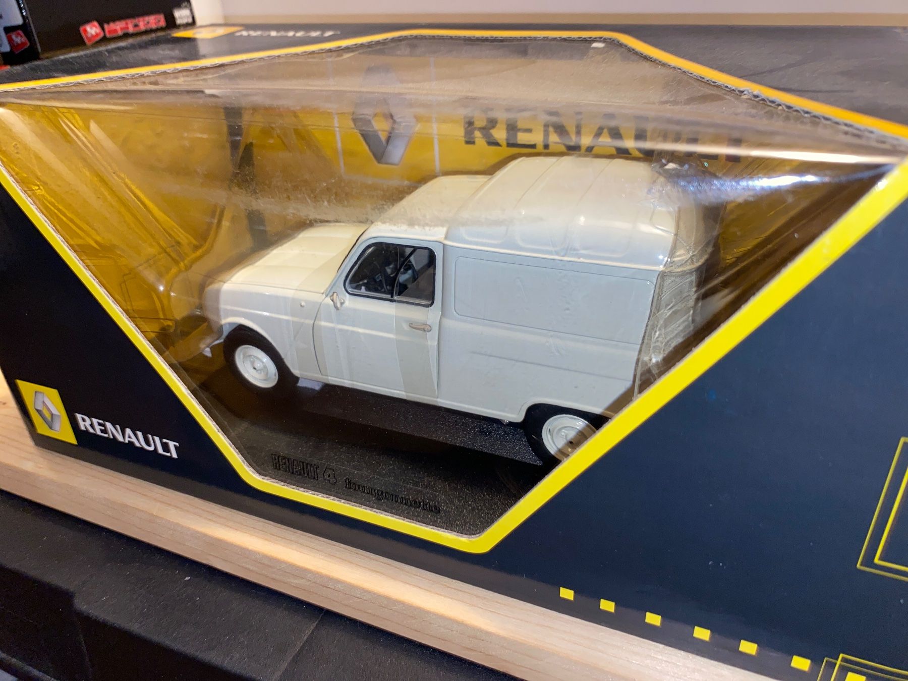 Renault Modellini d'auto: Renault 4 fourgonette 1/18 Norev, no Solido – Nuovo (secondo la descrizione) da Wohlen AG venduto da PrivatSammlung 1