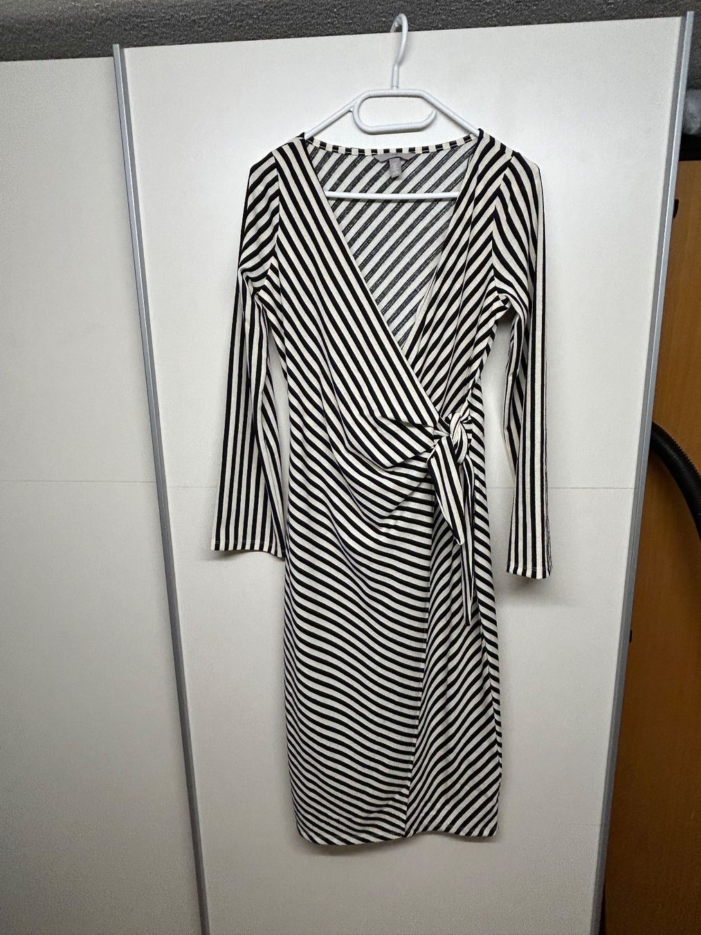 H&M Vestiti: H+M Kleid Neu Gr.S – Usato da Birsfelden venduto da Pearl10