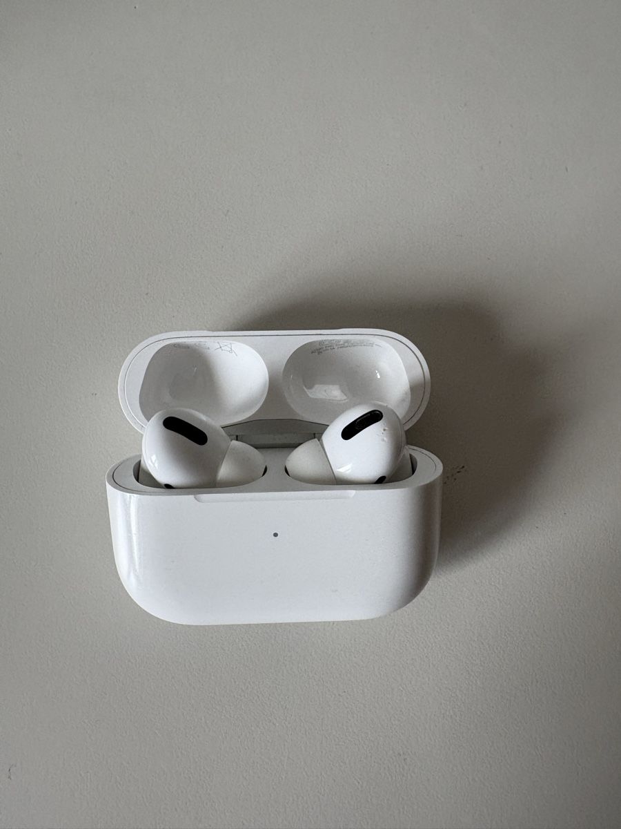 Apple Cuffie: Air pods Pro, Apple – Usato da Reconvilier venduto da oliver008