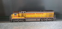 OVERLAND MODELS:DC: DIESELLOK MISSOURI PACIFIC 9026