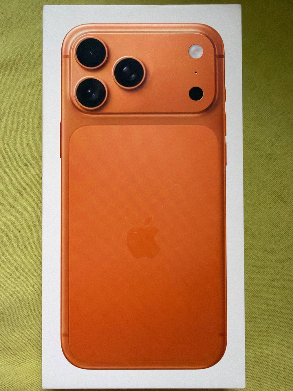 Apple Telefoni cellulari / Smartphones: iPhone 17 pro max, Cosmic Orange, 256GB Model A3526 – Usato da Basel venduto da belalosmani1 5
