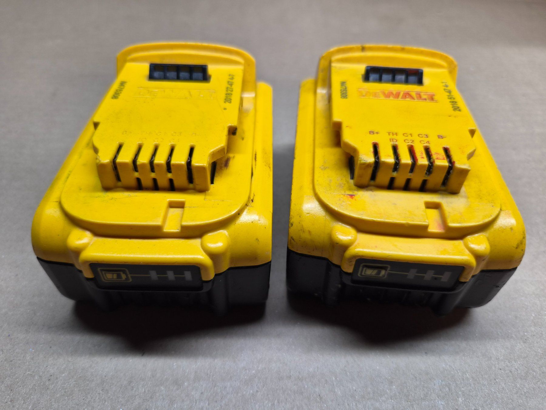Dewalt Akkus: 2 DeWALT Akkus 18V 5 Ah Gebraucht – Gebraucht aus Reutigen von beore 4