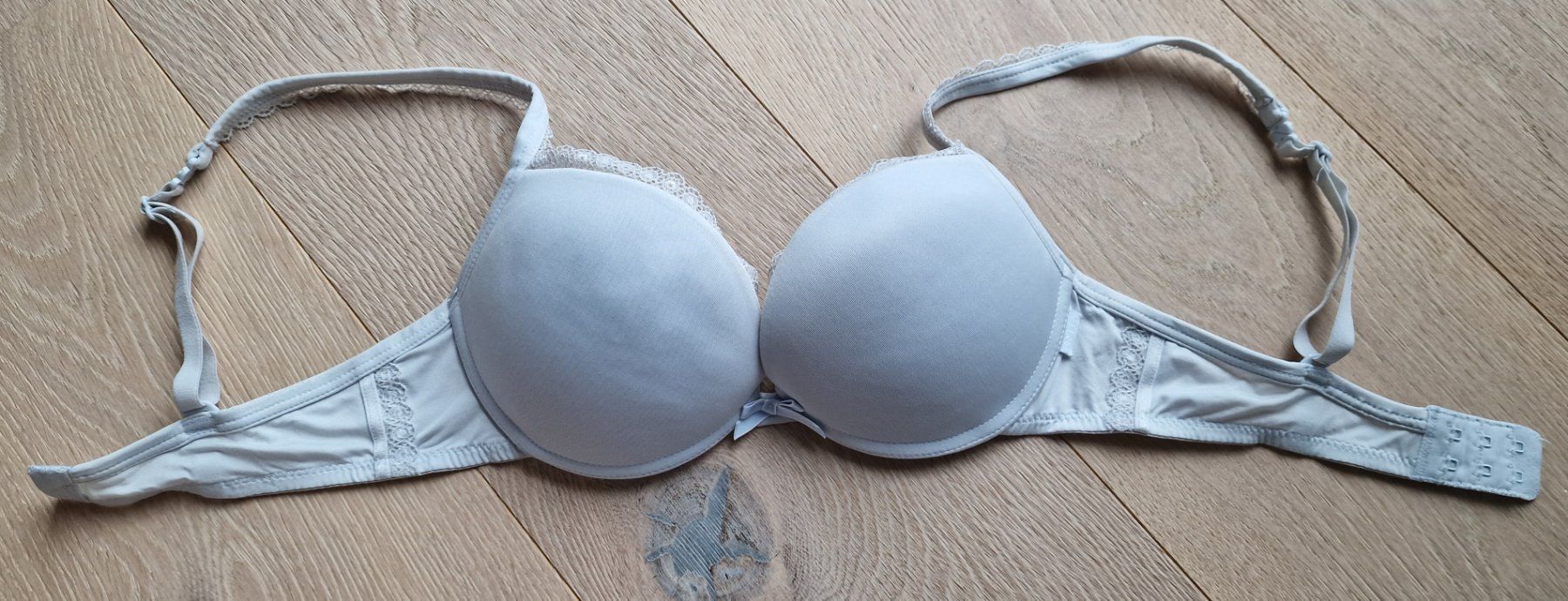 Esprit Altra biancheria intima: Push Up BH Esprit grauweiss Gr. 70C – Usato da Nebikon venduto da Japostyle