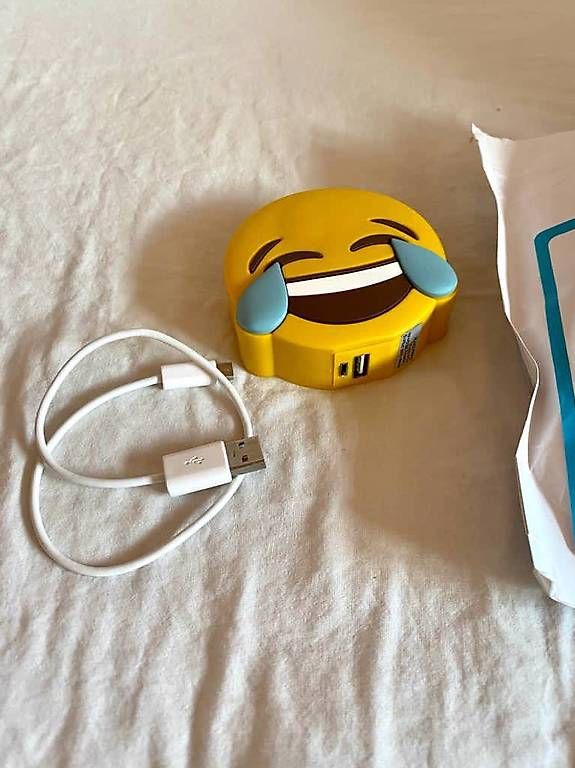 Caricabatterie: Chargeur portable Smilie (iPhone) – Usato da Montreux venduto da dan_g5wm 3