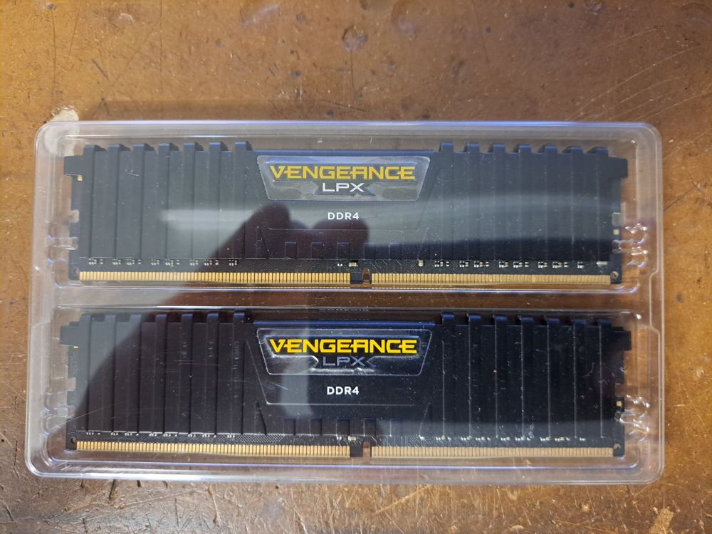 2x DDR4 16GB 3200MHz RAM Riegel, Corsair CMK16GX4M2E3200C16 Kaufen auf Ricardo