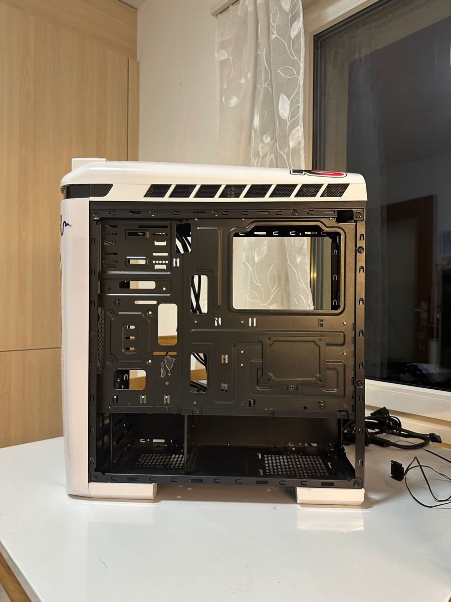 Thermaltake Custodie: Thermaltake Versa C22 RGB Snow Edition – Usato da Domat Ems venduto da SirAntunes 2