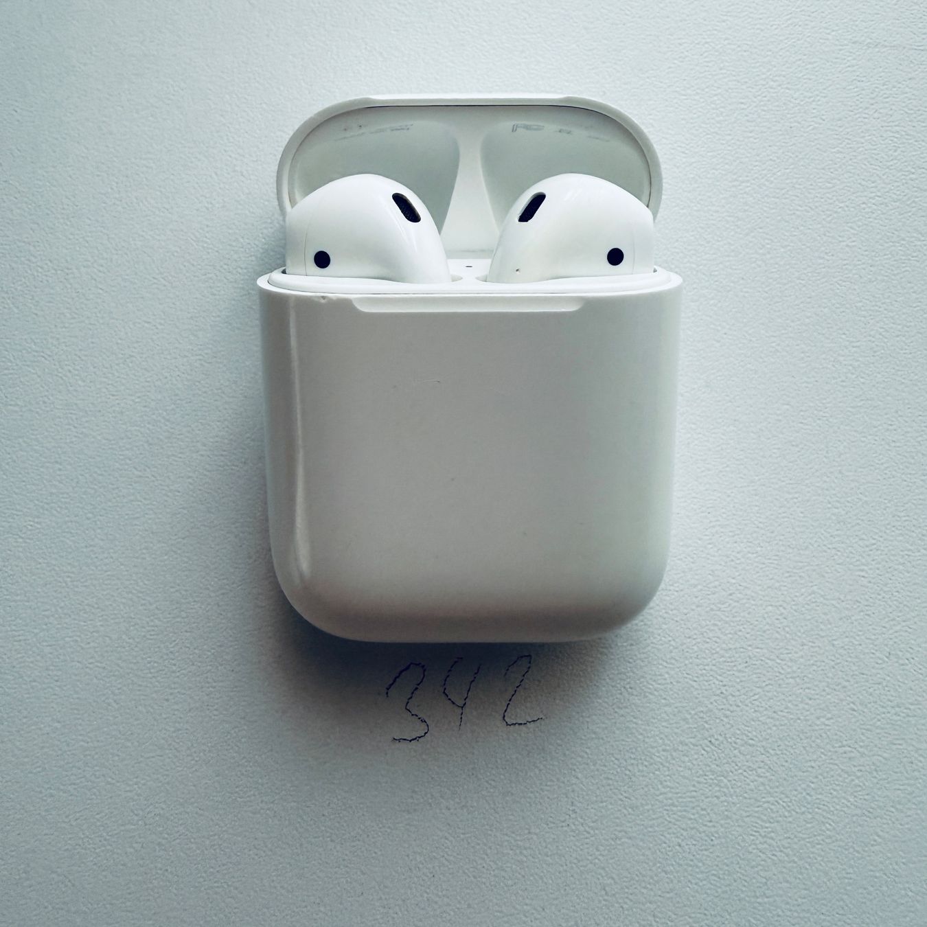 Apple Kopfhörer: Original Apple AirPods 2 Gen. Wireless Kopfhörer & Case – Gebraucht aus Basel von MY.AIRPODS.SHOP