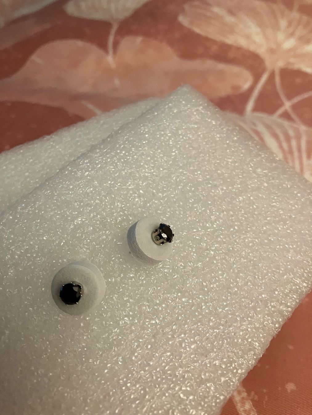 Orecchini pendenti & Orecchini a lobo: Silberfarbene Ohrstecker mit schwarzem Cubic Zirkonia Stein, – Nuovo (secondo la descrizione) da Affoltern am Albis venduto da Dlotti 2