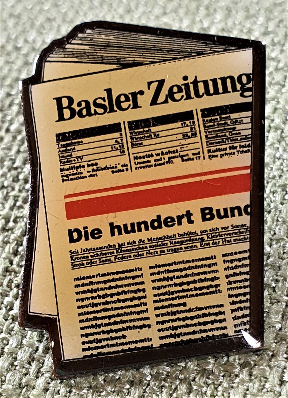 Spille & Fermagli: E525 - Pin Basler Zeitung – Usato da Reinach BL venduto da Boston-Verkauf