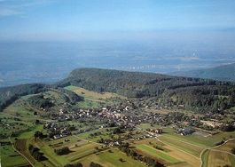 GEMPEN SO mit Gempenturm, Flugaufnahme