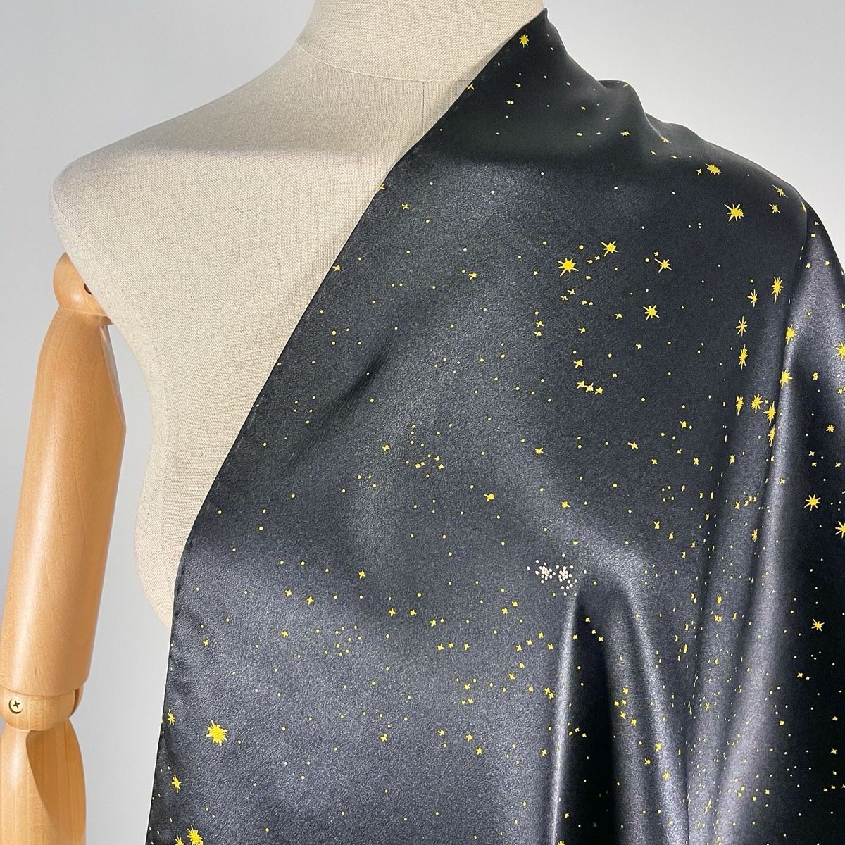 Fabric Frontline Foulard & Sciarpe: FABRIC FRONTLINE Silk Scarf "Zurich by Night" – Nuovo (secondo la descrizione) da Emmen venduto da Avviivva_Com2023 3