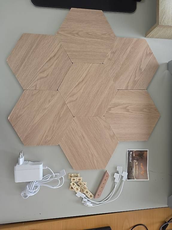 Nanoleaf Lampes: Nanoleaf Elements Hexagons 7 Panels Holzoptik – D'occasion à Buchs SG par Macor88