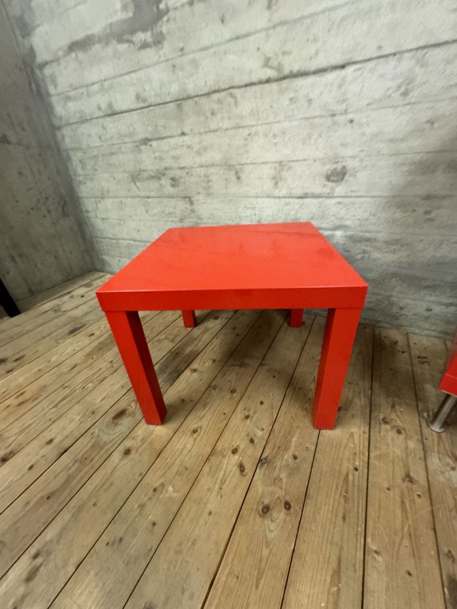 Set di tavolo e panche: Rotes Möbelset: Tisch und Regal – Usato da Münchenstein venduto da Eclipse6 3