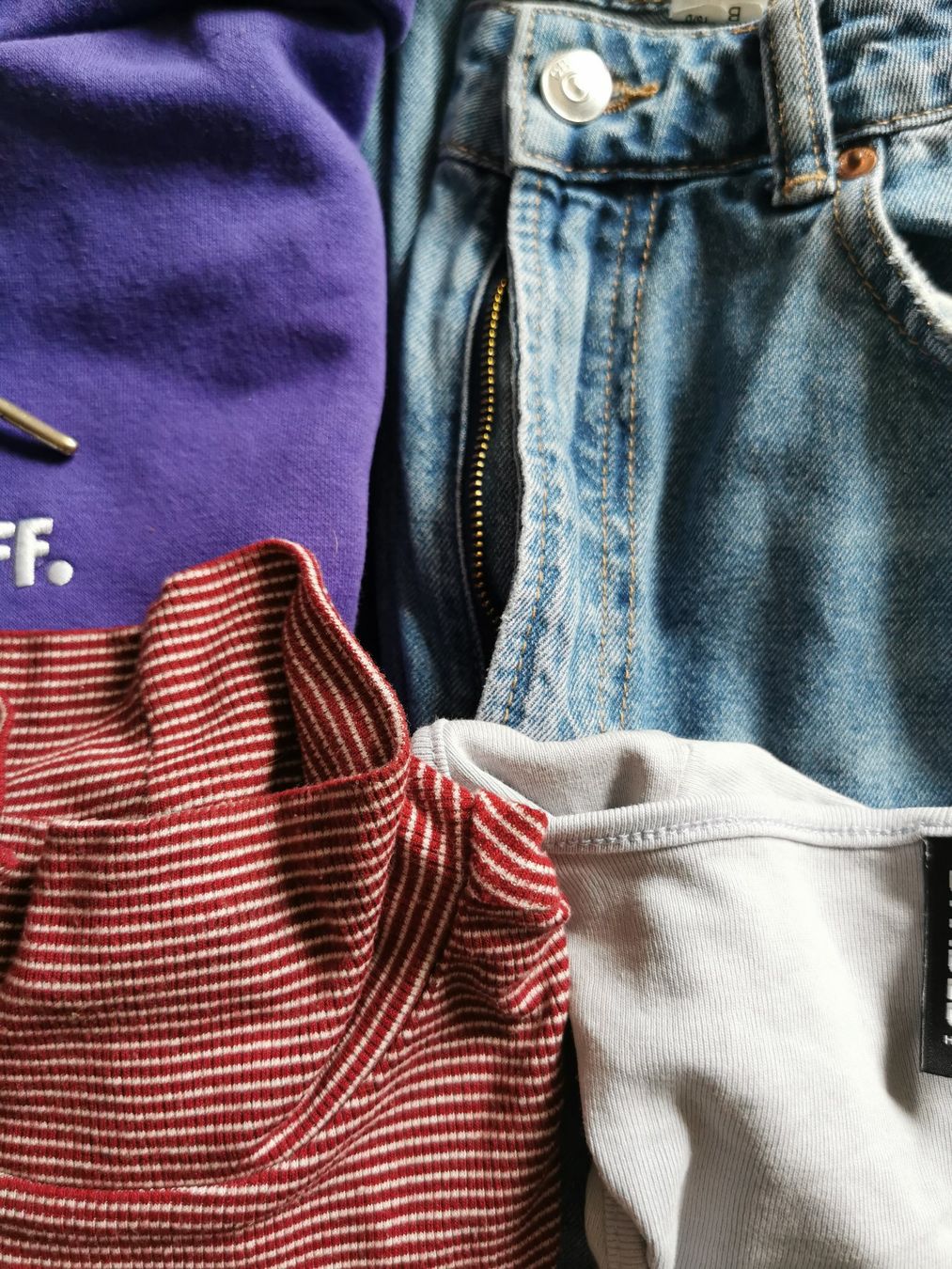 Lotti di vestiti: Jeans Gr. 36, Pullover, Sweatshirt und T-Shirt Gr. S – Usato da Basel venduto da grandfamily 1