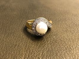 Damenring mit Perlen und Zirkonia aus 18 Karat Gelbgold 750