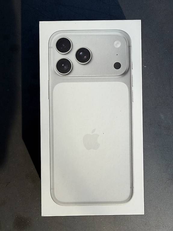 Handys / Smartphones: Apple iPhone 17 Pro Max  256 Go Silver - Neuf - Scellé – Gebraucht aus Pully von forceed