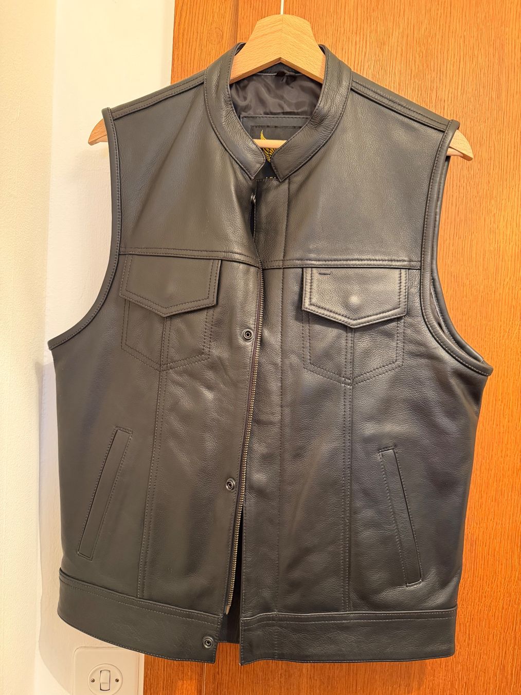 Gilet & Giacche: Gilet en cuir véritable – Nuovo (secondo la descrizione) da Genève venduto da giu_68ps
