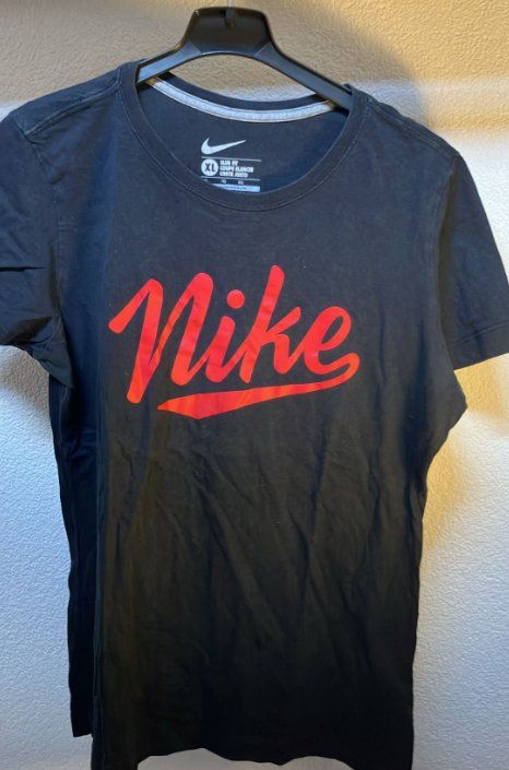 Nike T-shirt: Nike Shirt – Usato da Lalden venduto da wal_k7qx